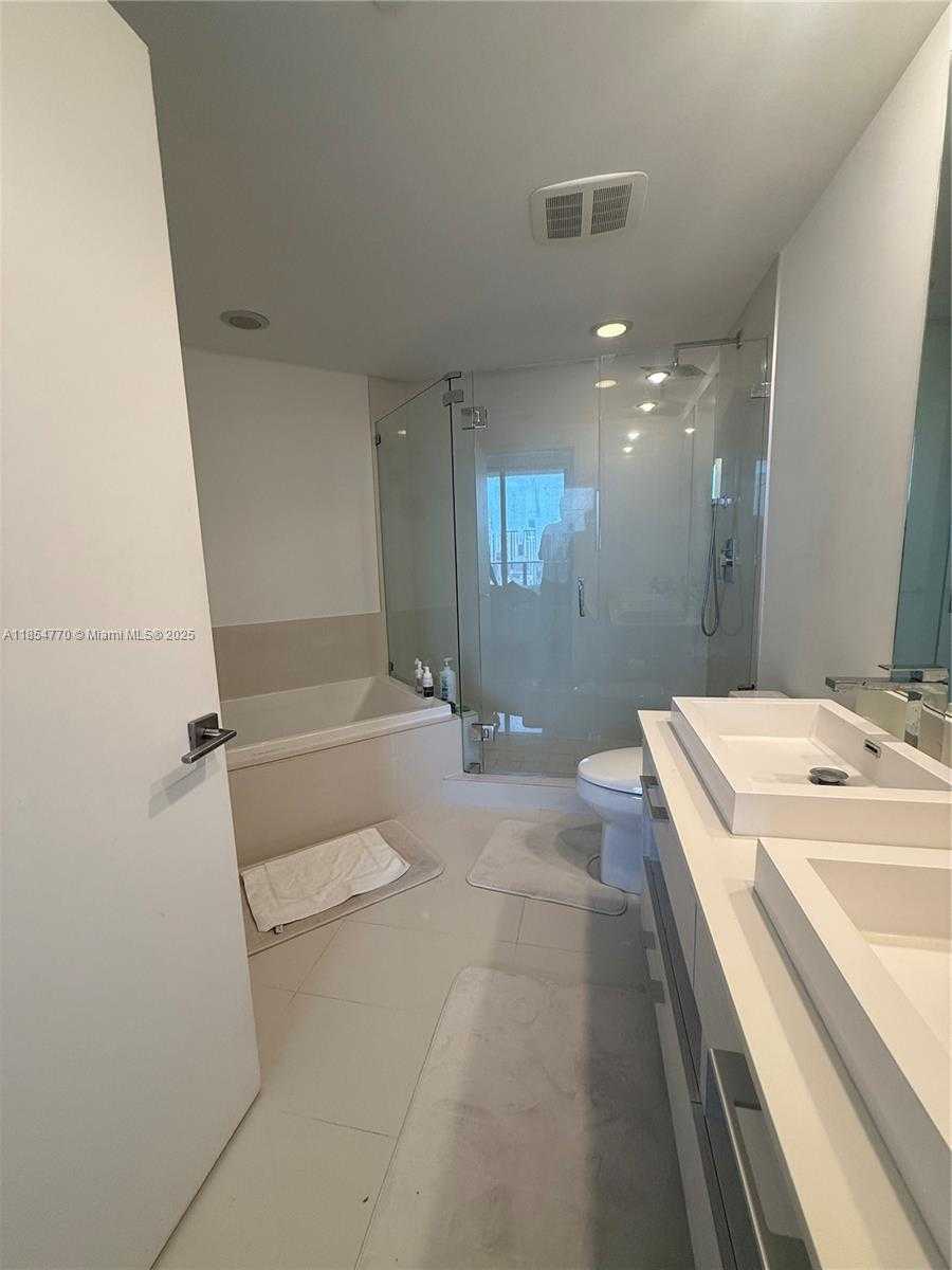 Small Image of 45 SOUTH WEST 9TH ST #3001, Miami Number 15