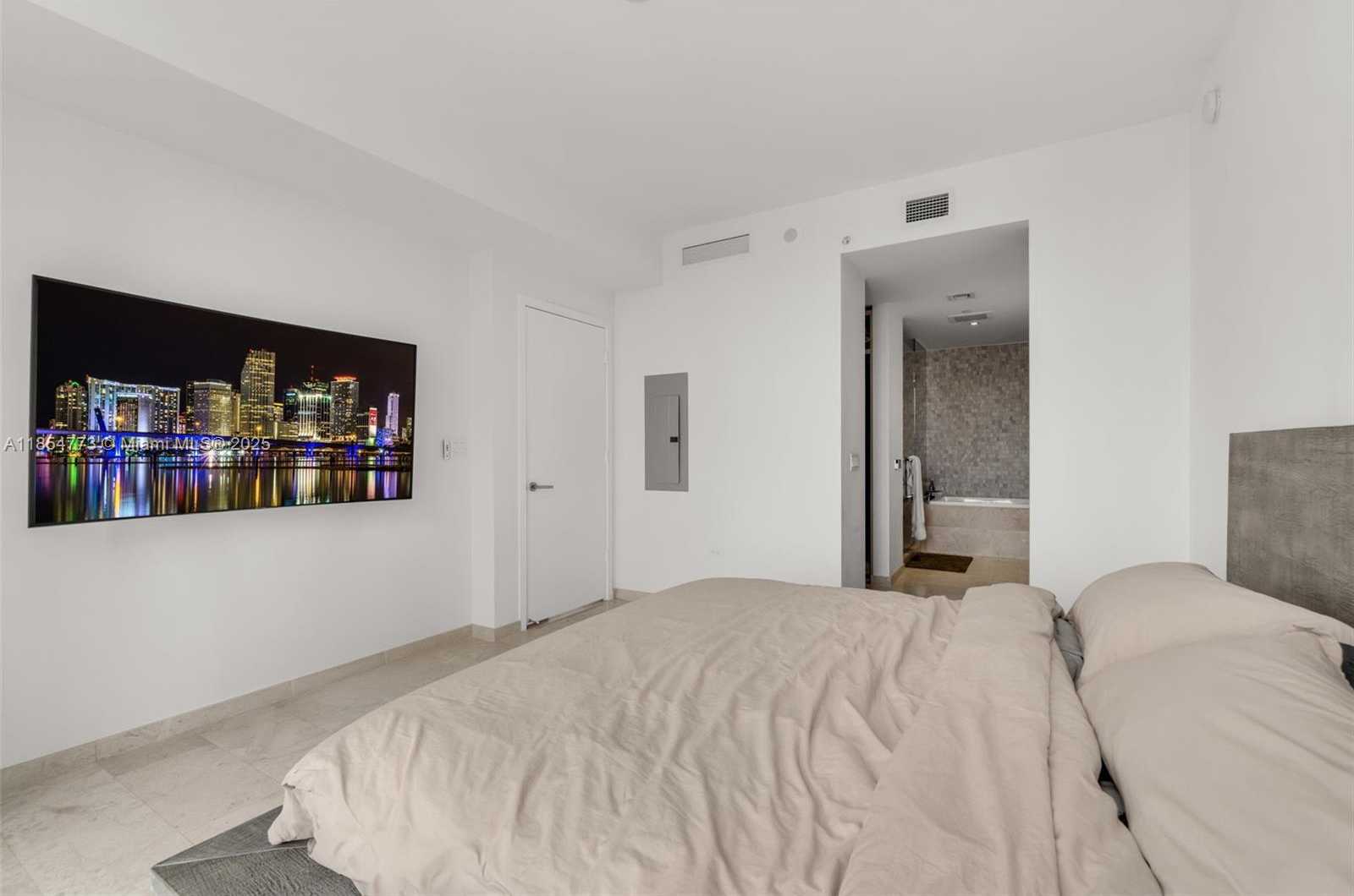 Small Image of 68 SOUTH EAST 6TH ST #2406, Miami Number 10