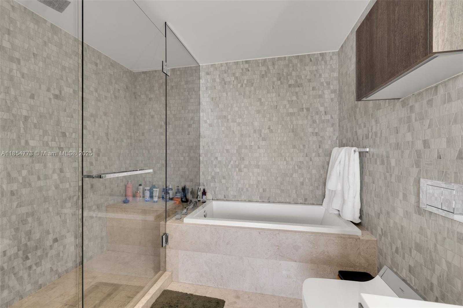 Small Image of 68 SOUTH EAST 6TH ST #2406, Miami Number 12