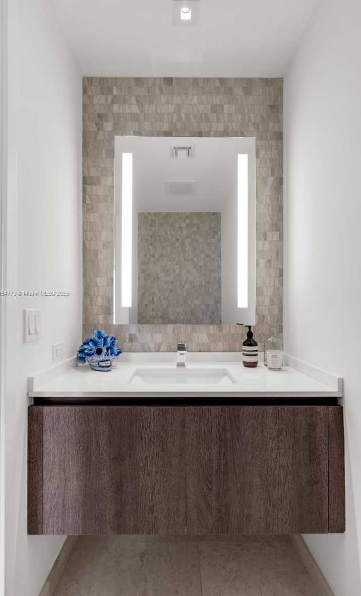 Small Image of 68 SOUTH EAST 6TH ST #2406, Miami Number 13