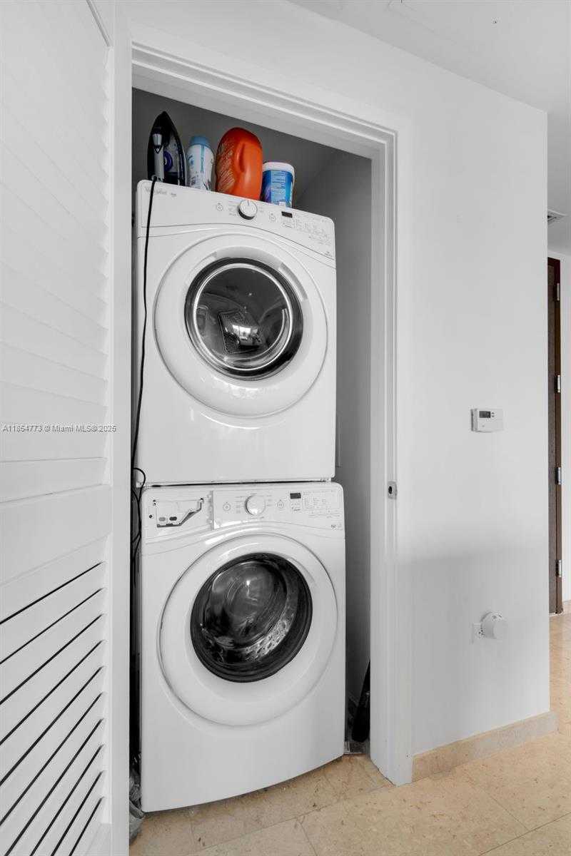 Small Image of 68 SOUTH EAST 6TH ST #2406, Miami Number 15