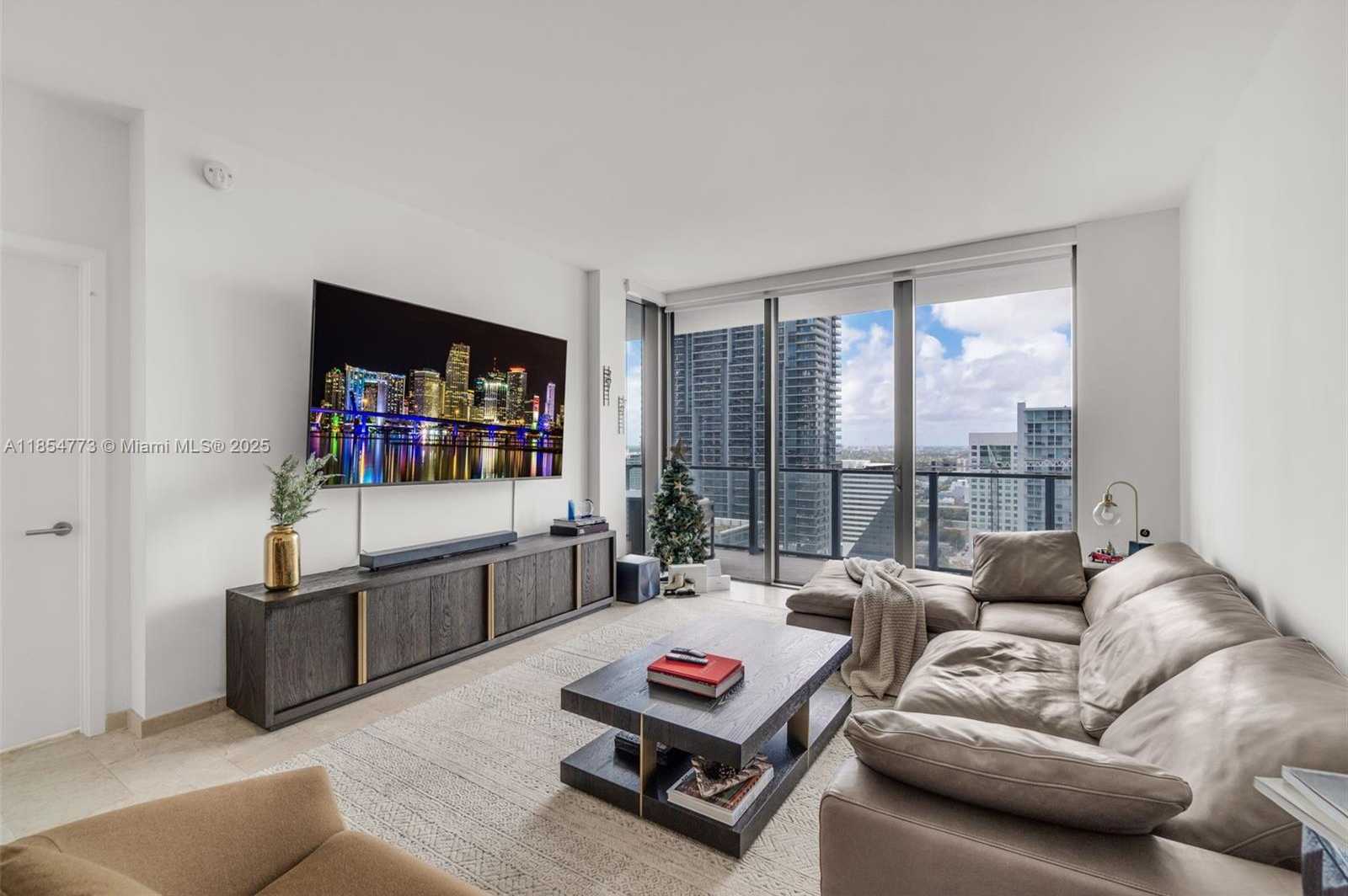 Small Image of 68 SOUTH EAST 6TH ST #2406, Miami Number 3