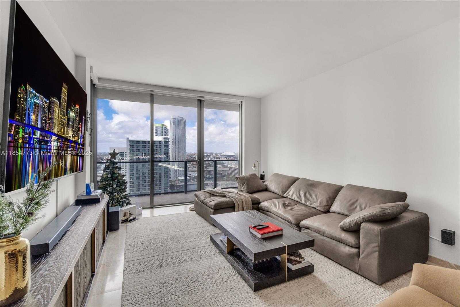 Small Image of 68 SOUTH EAST 6TH ST #2406, Miami Number 4