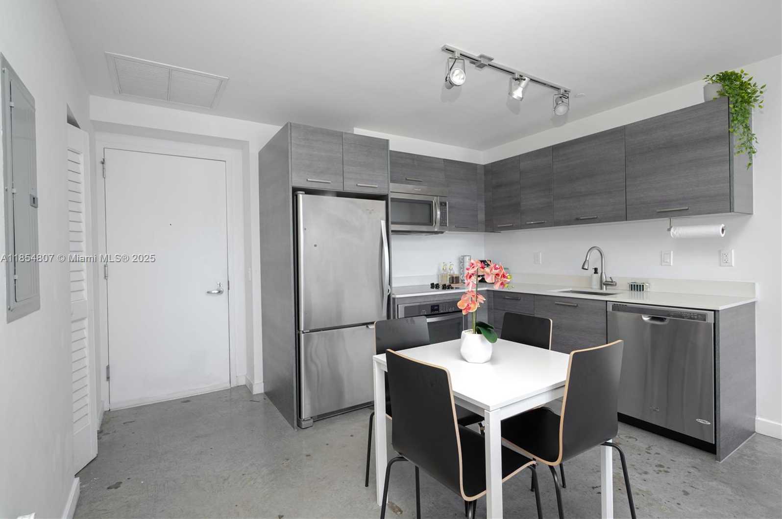Small Image of 151 SOUTH EAST 1ST ST #2303, Miami Number 8