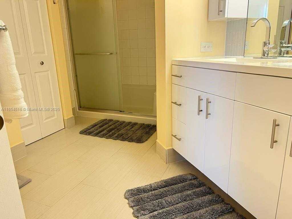 Small Image of 17100 NORTH BAY RD #1502, Sunny Isles Beach Number 22