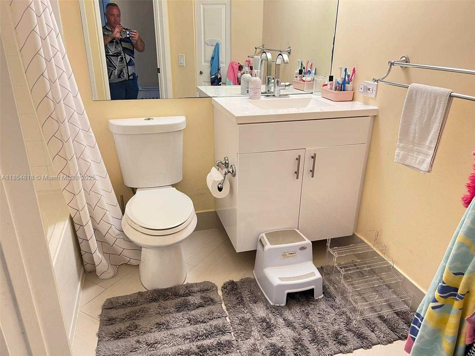 Small Image of 17100 NORTH BAY RD #1502, Sunny Isles Beach Number 32