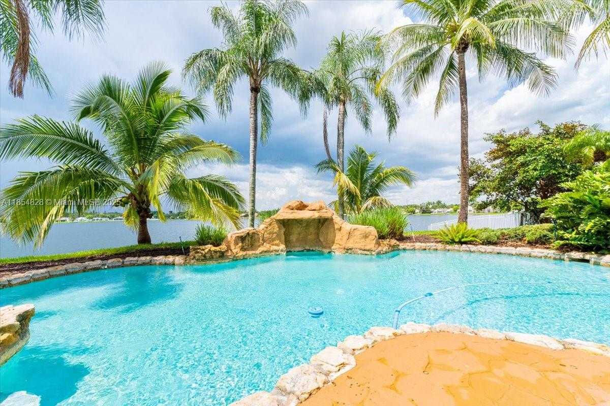 Small Image of 2340 NORTH WEST 186TH AVE, Pembroke Pines Number 27