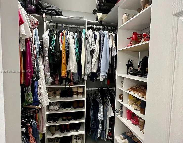 Small Image of 13535 SOUTH WEST 111TH TER, Miami Number 10