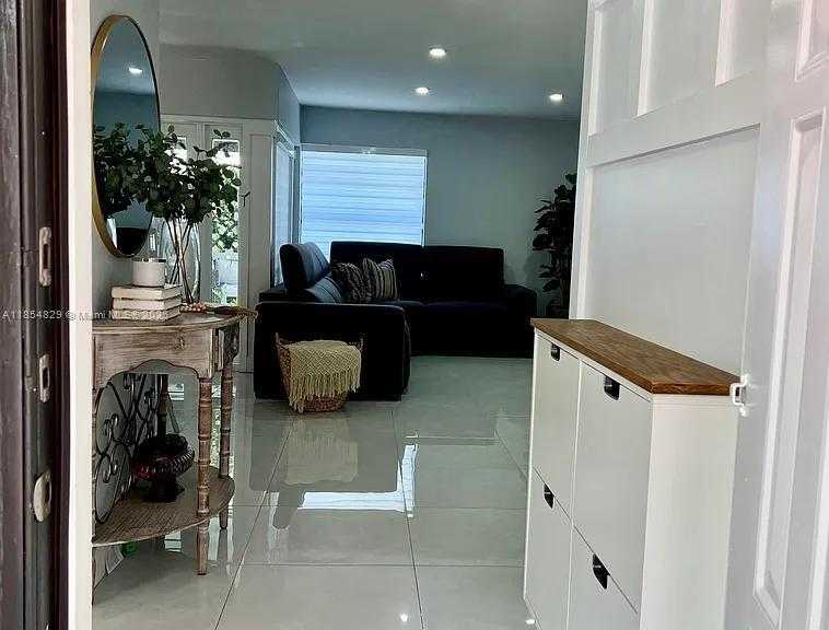 Small Image of 13535 SOUTH WEST 111TH TER, Miami Number 16