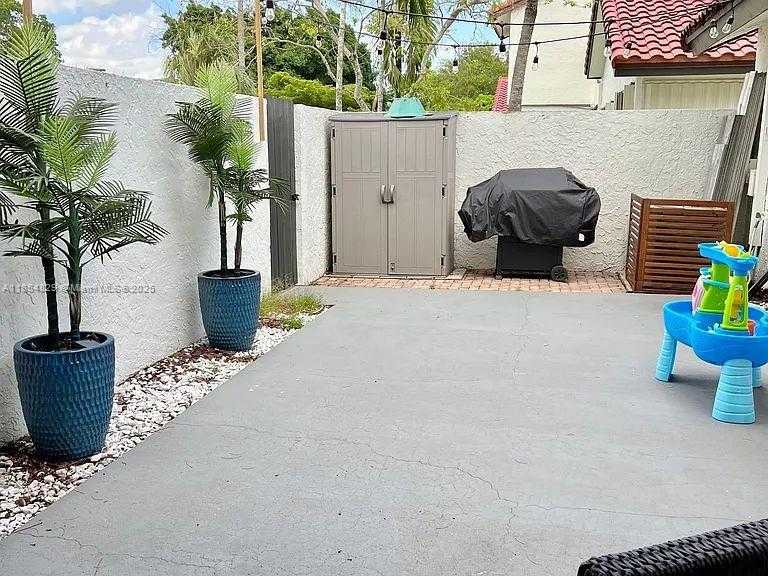 Small Image of 13535 SOUTH WEST 111TH TER, Miami Number 19