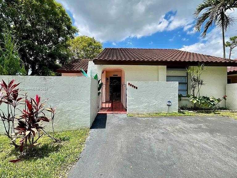 Small Image of 13535 SOUTH WEST 111TH TER, Miami Number 2