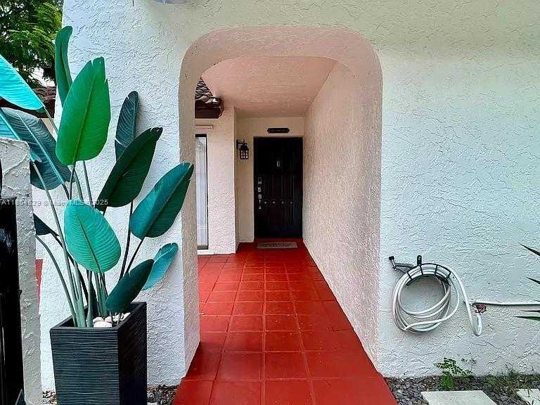 Small Image of 13535 SOUTH WEST 111TH TER, Miami Number 21