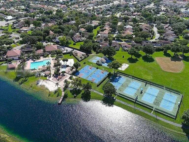 Small Image of 13535 SOUTH WEST 111TH TER, Miami Number 22