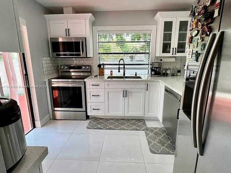 Small Image of 13535 SOUTH WEST 111TH TER, Miami Number 5