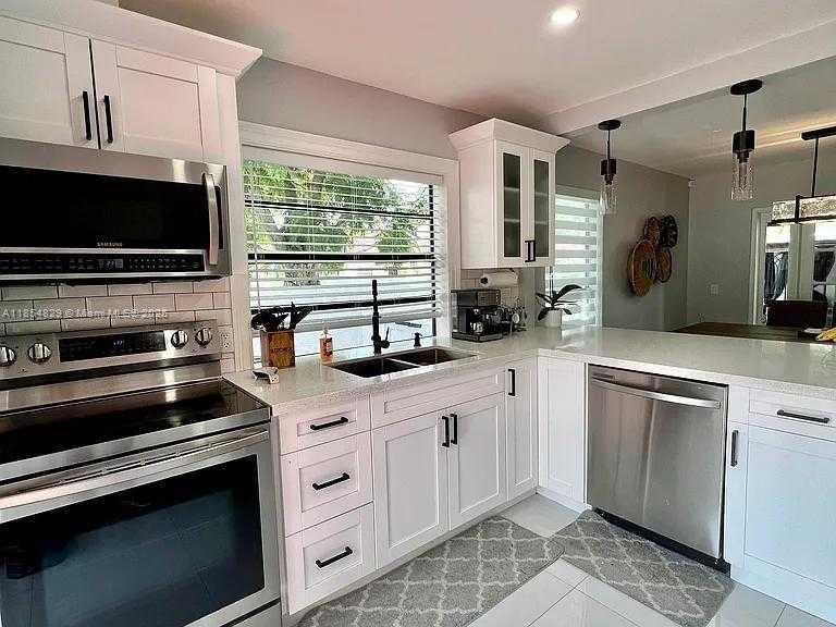 Small Image of 13535 SOUTH WEST 111TH TER, Miami Number 6
