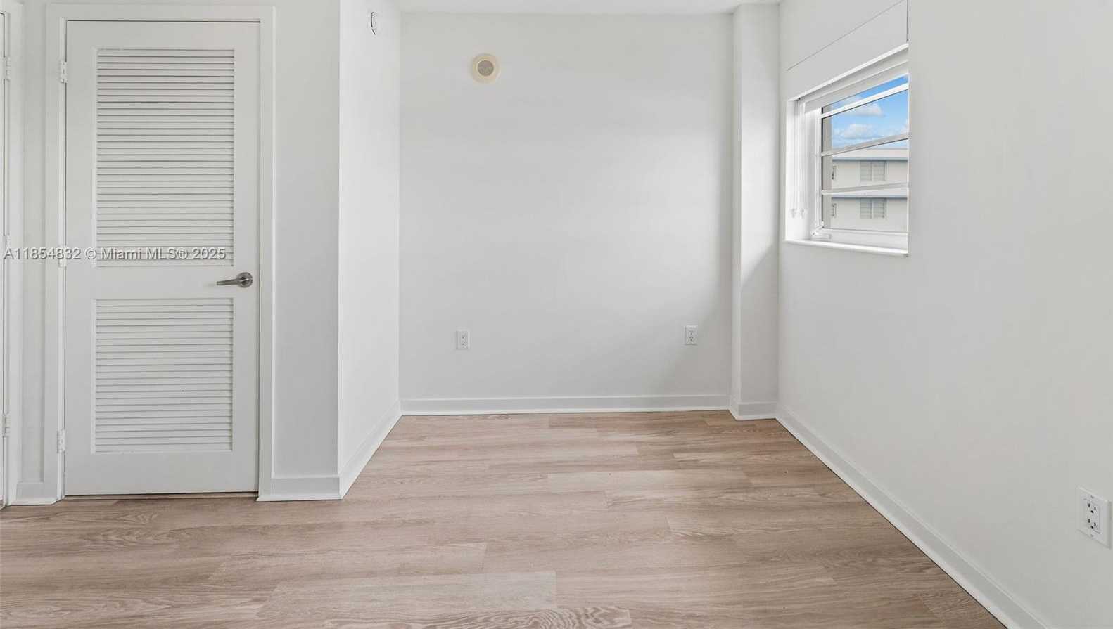 Small Image of 910 WEST AVE #0708, Miami Beach Number 12