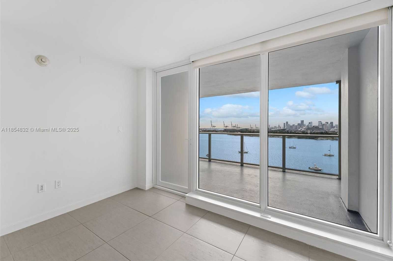 Small Image of 910 WEST AVE #0708, Miami Beach Number 9