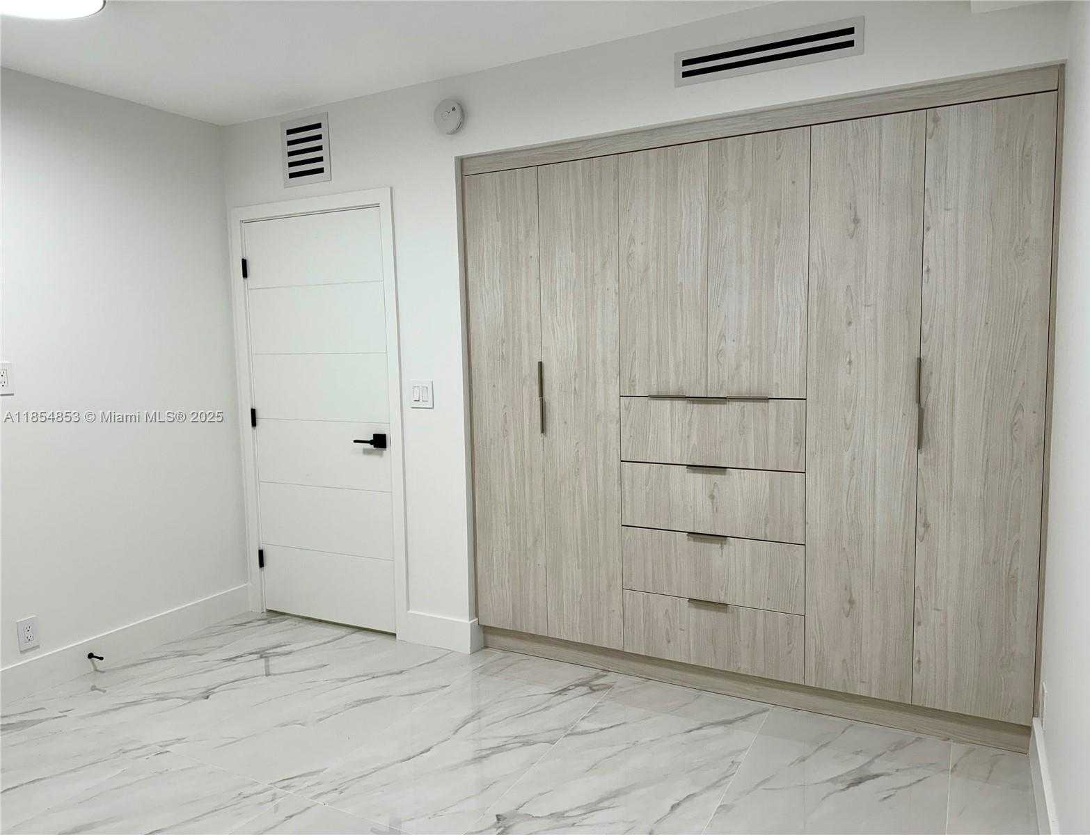 Small Image of 19707 TURNBERRY WAY #25D, Aventura Number 10