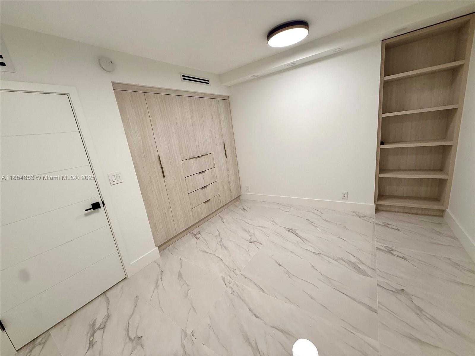 Small Image of 19707 TURNBERRY WAY #25D, Aventura Number 11