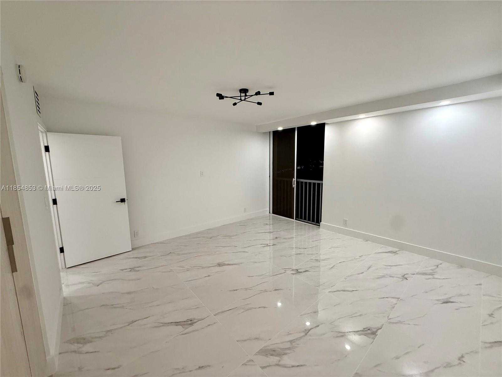 Small Image of 19707 TURNBERRY WAY #25D, Aventura Number 13