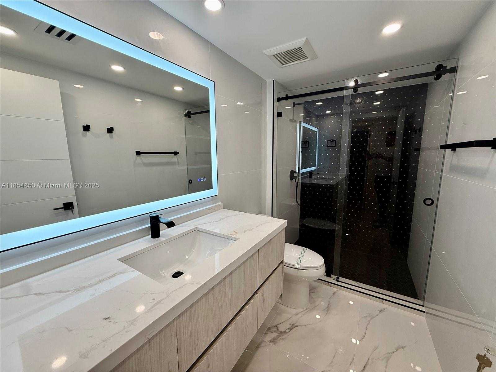 Small Image of 19707 TURNBERRY WAY #25D, Aventura Number 17