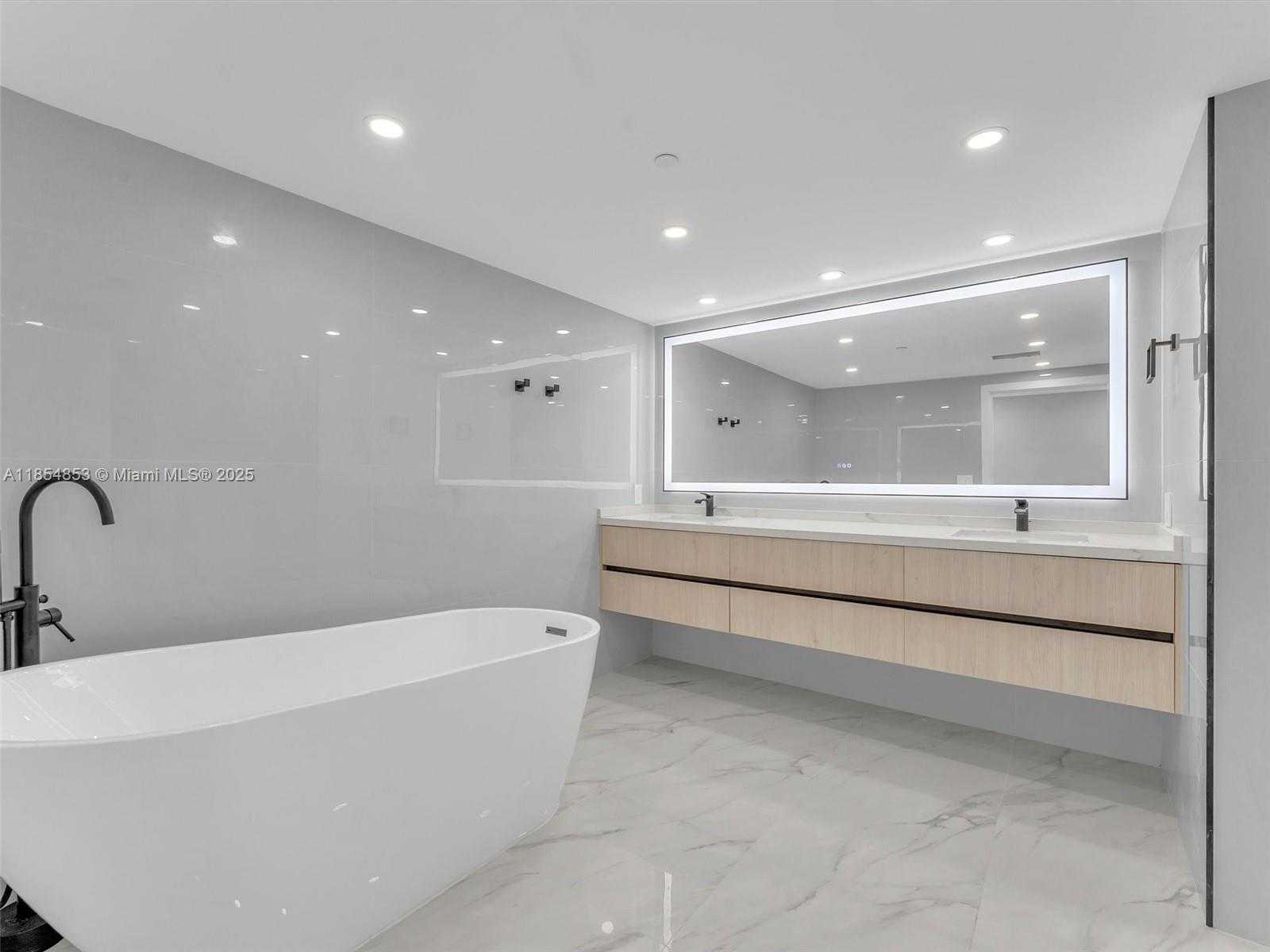 Small Image of 19707 TURNBERRY WAY #25D, Aventura Number 20