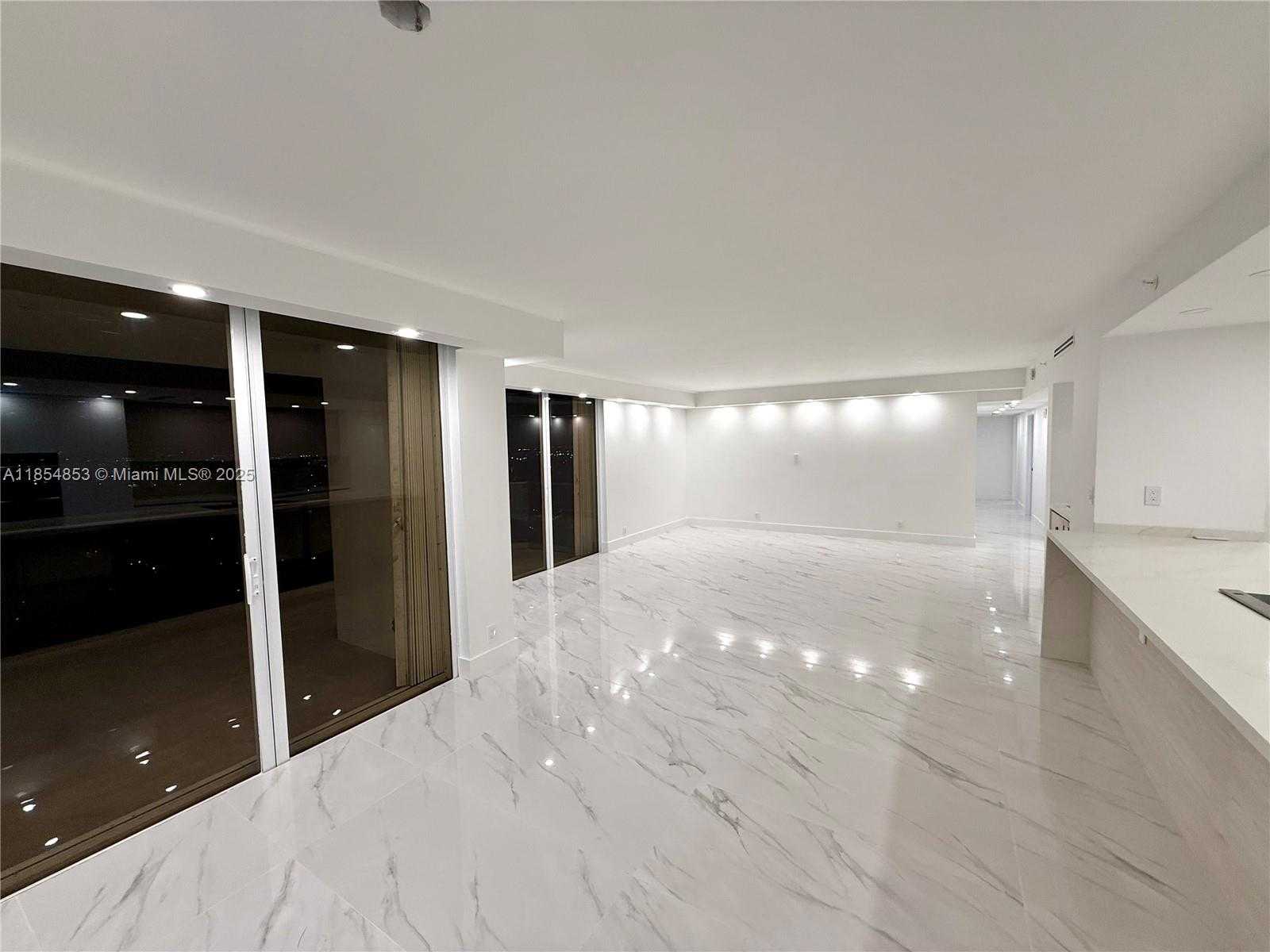 Small Image of 19707 TURNBERRY WAY #25D, Aventura Number 7