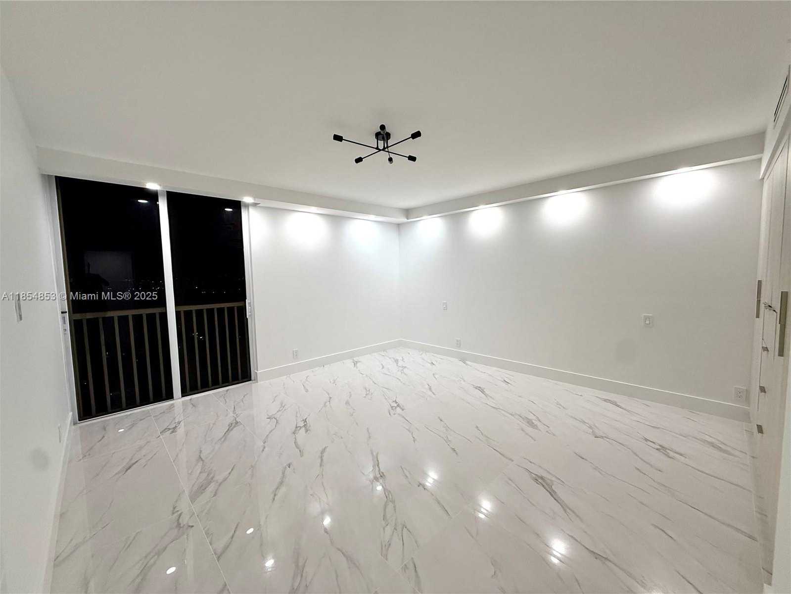 Small Image of 19707 TURNBERRY WAY #25D, Aventura Number 8