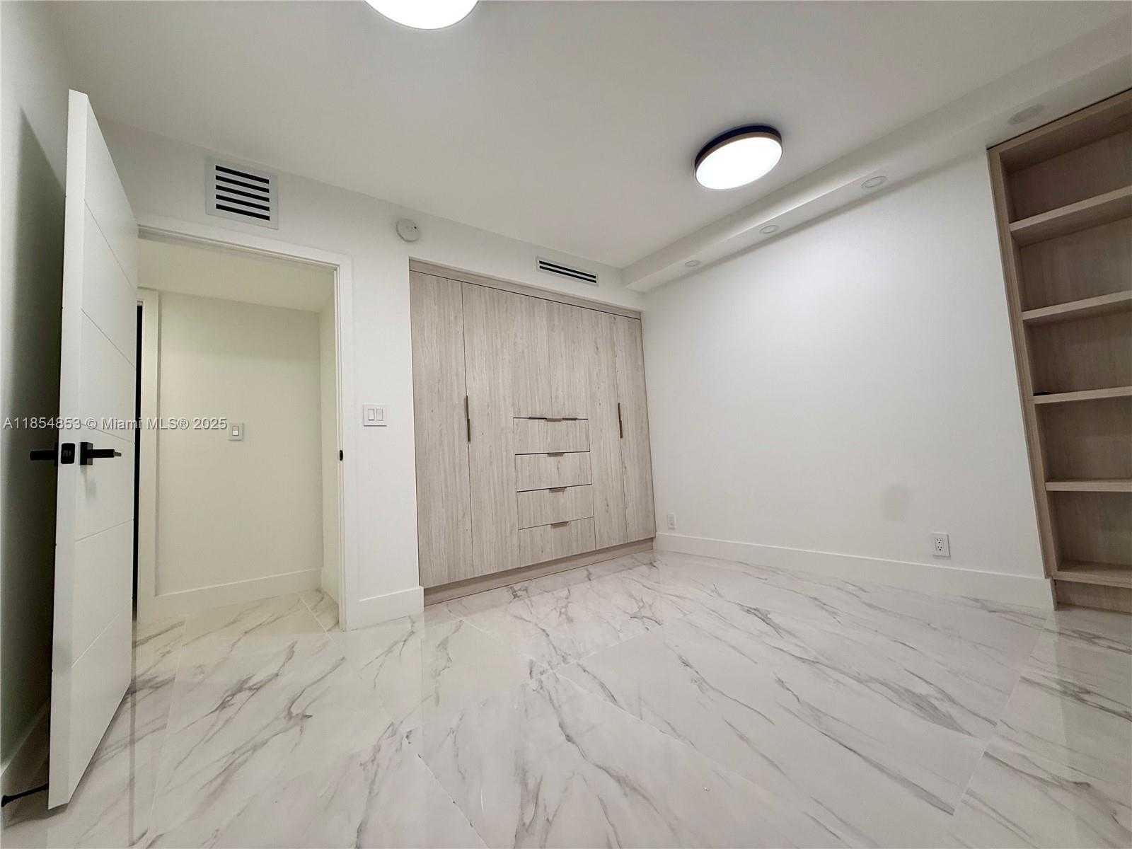 Small Image of 19707 TURNBERRY WAY #25D, Aventura Number 9