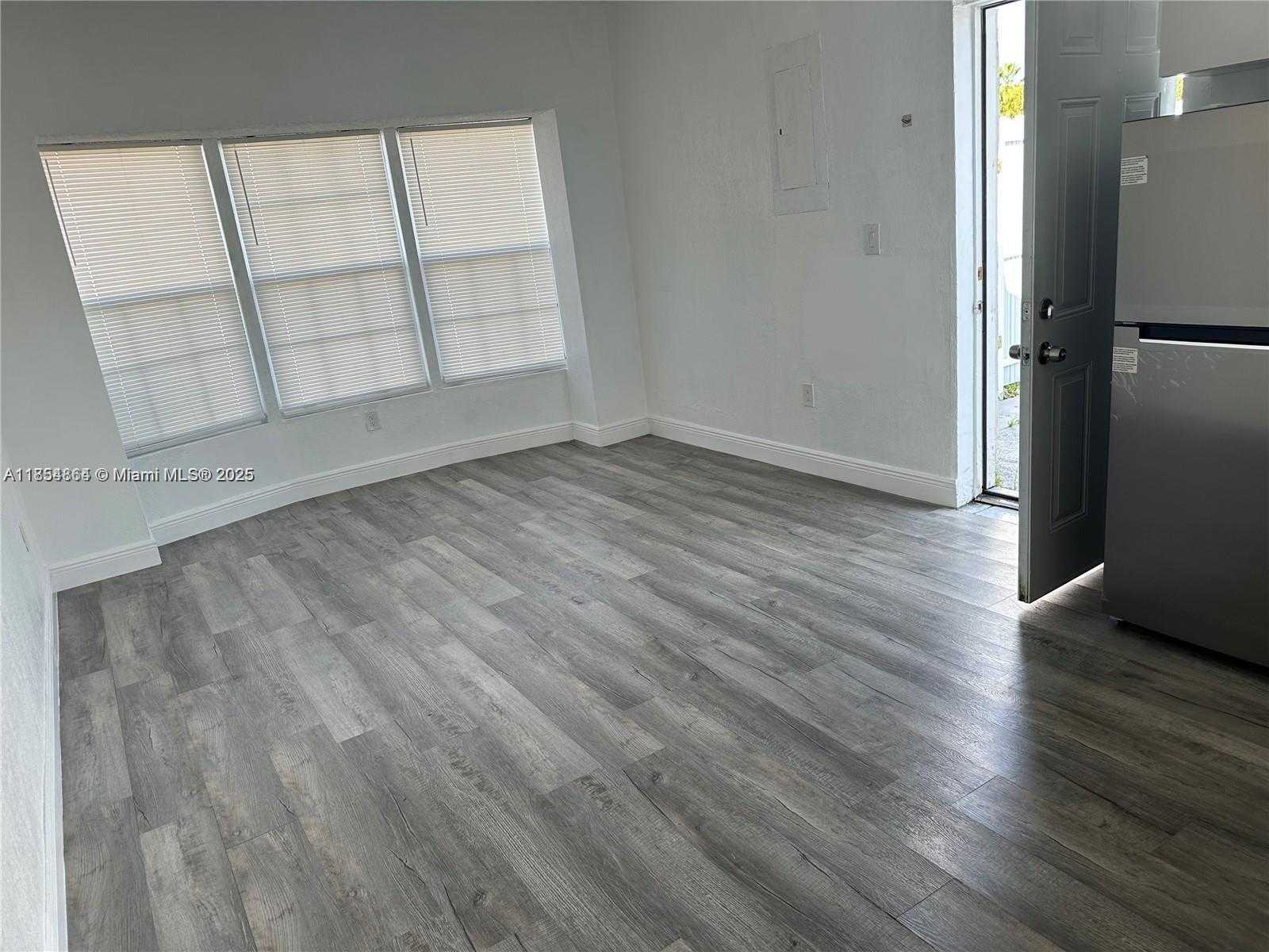 Small Image of 5730 NORTH WEST 199TH ST, Hialeah Number 4