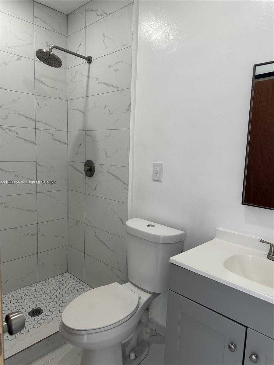 Small Image of 5730 NORTH WEST 199TH ST, Hialeah Number 6