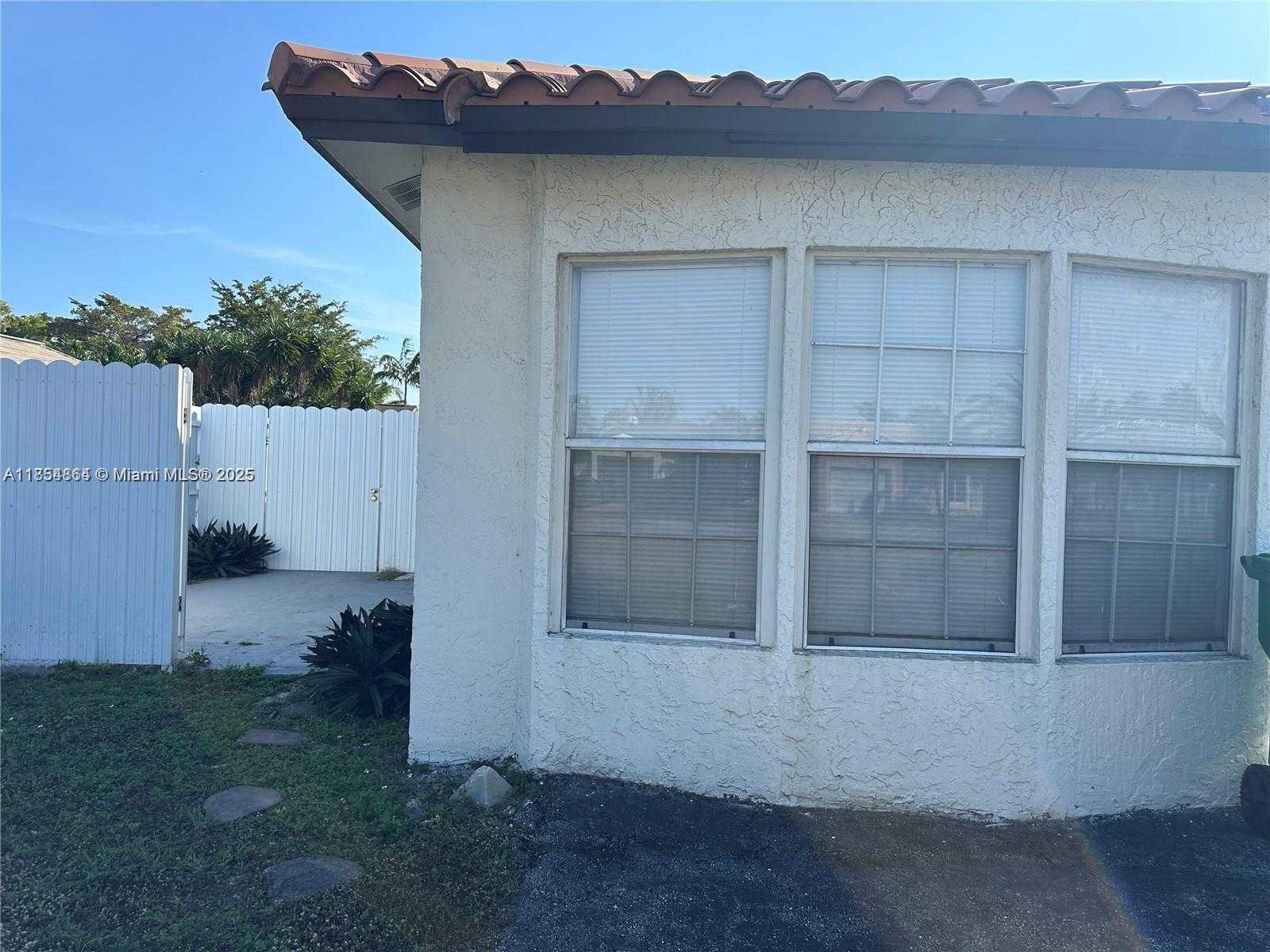 Small Image of 5730 NORTH WEST 199TH ST, Hialeah Number 7