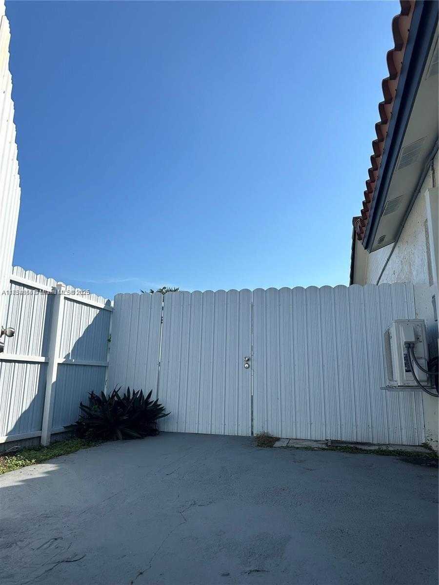 Small Image of 5730 NORTH WEST 199TH ST, Hialeah Number 9