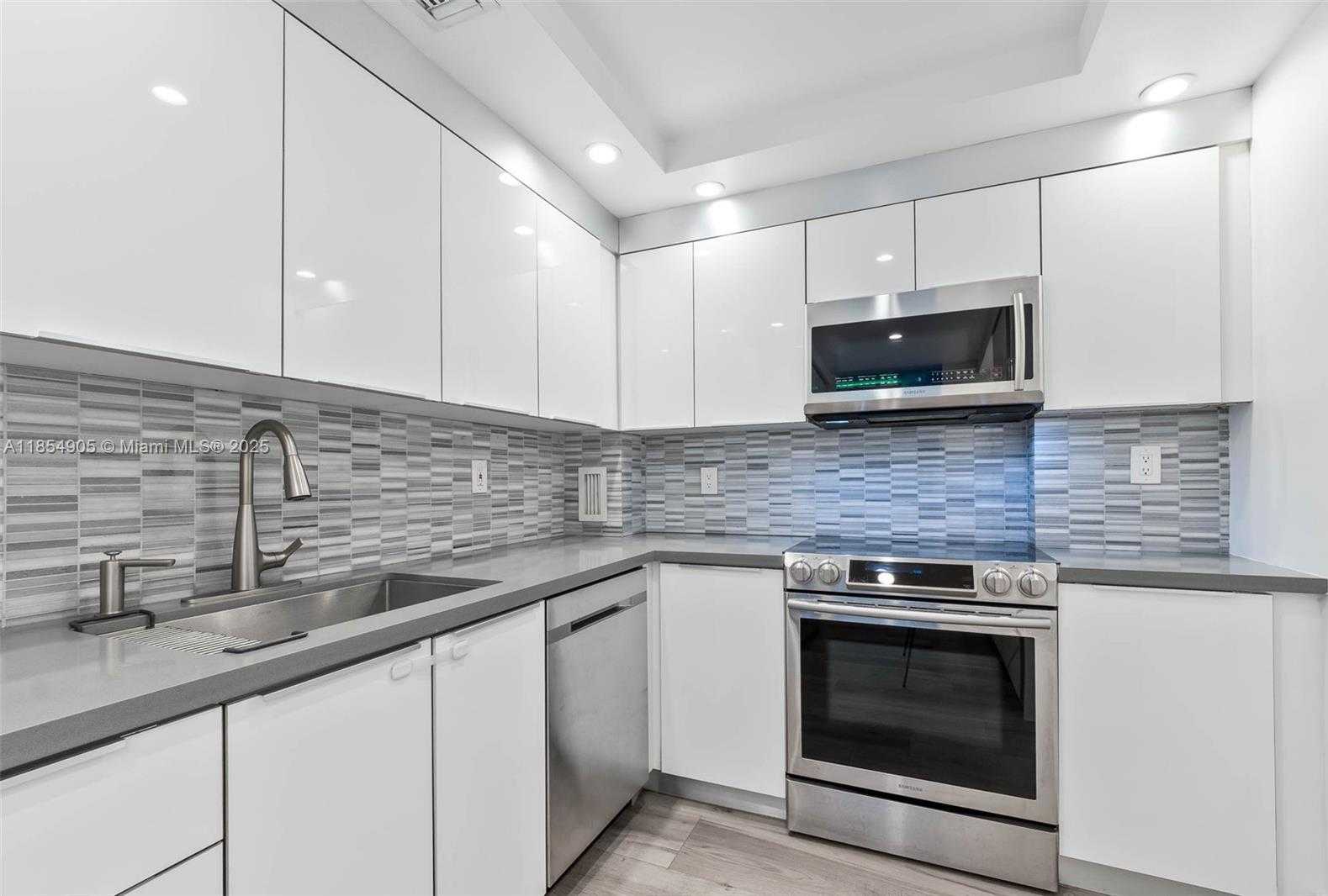 Small Image of 90 EDGEWATER DR #1015, Coral Gables Number 10