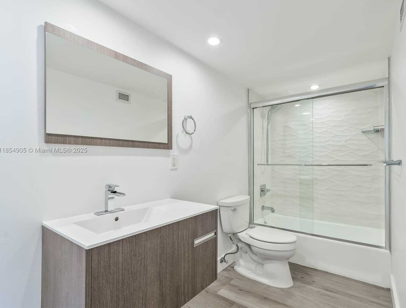 Small Image of 90 EDGEWATER DR #1015, Coral Gables Number 11