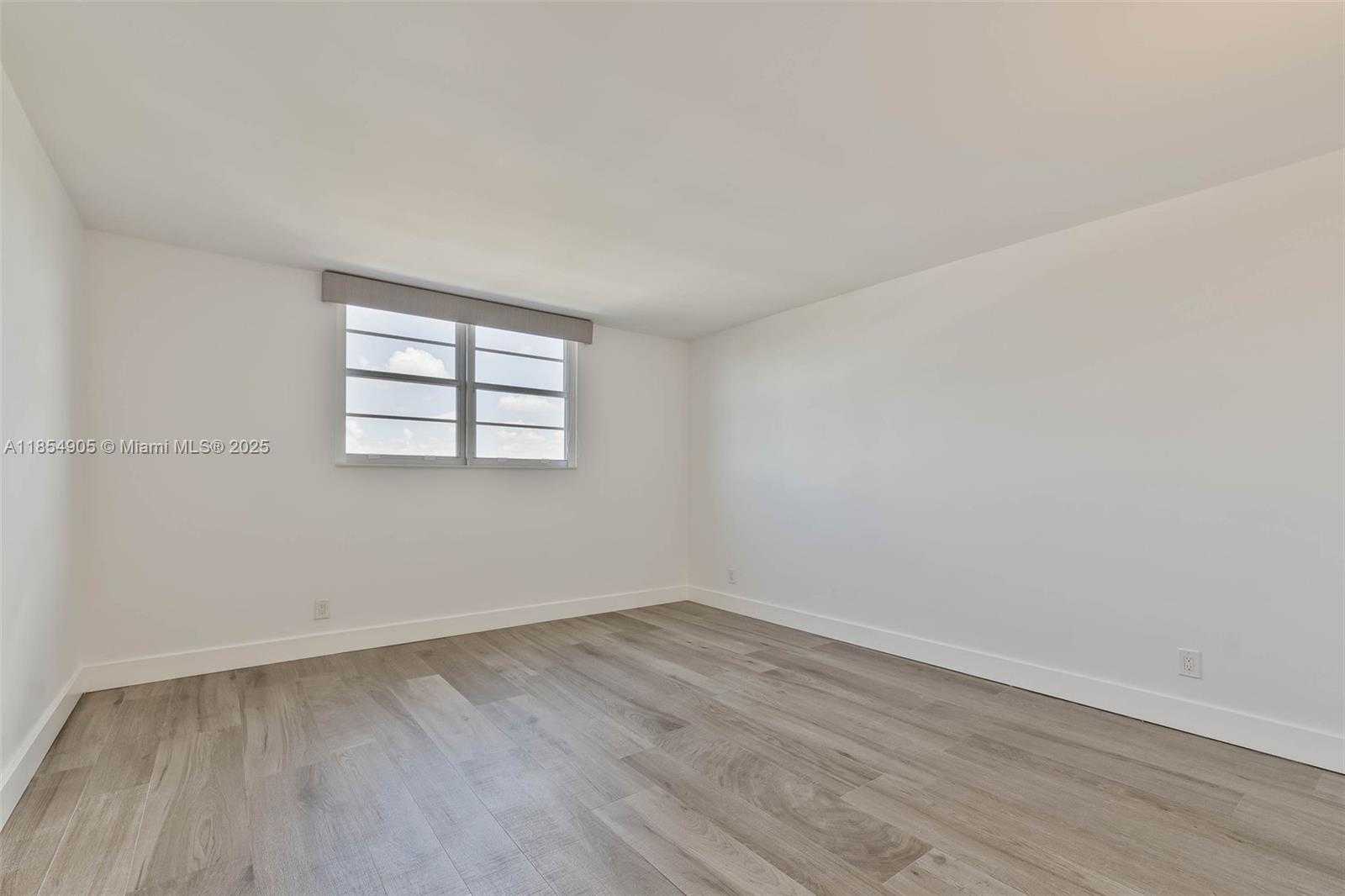 Small Image of 90 EDGEWATER DR #1015, Coral Gables Number 17