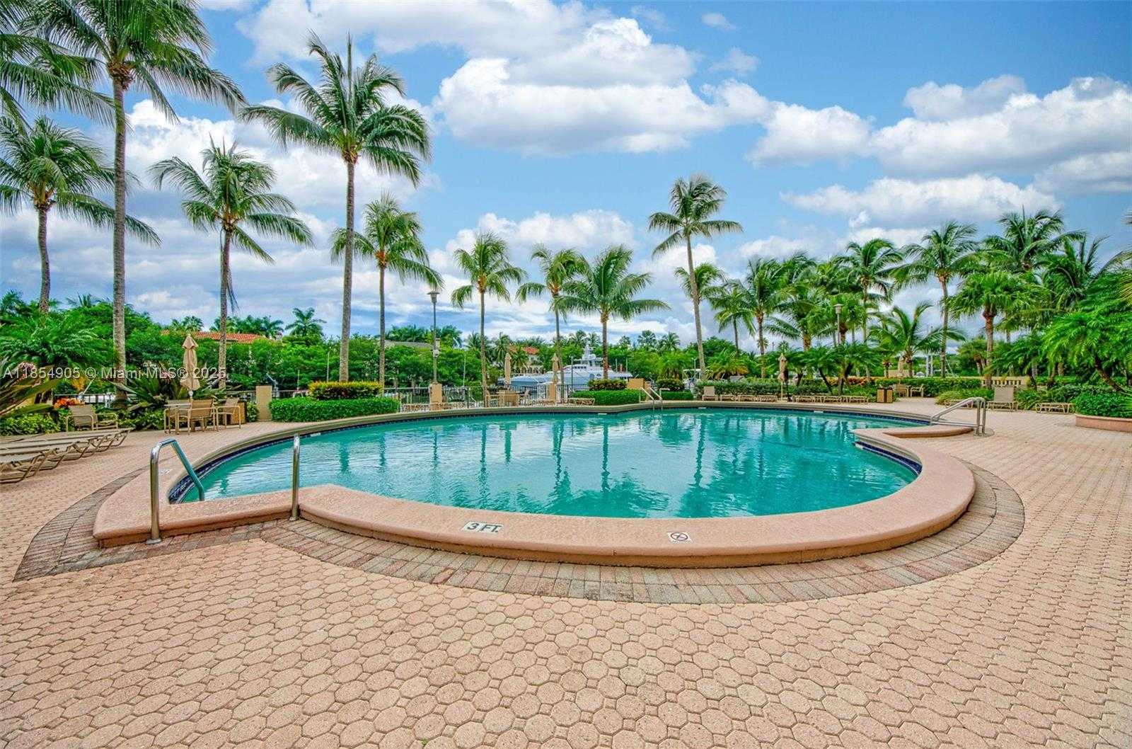 Small Image of 90 EDGEWATER DR #1015, Coral Gables Number 3