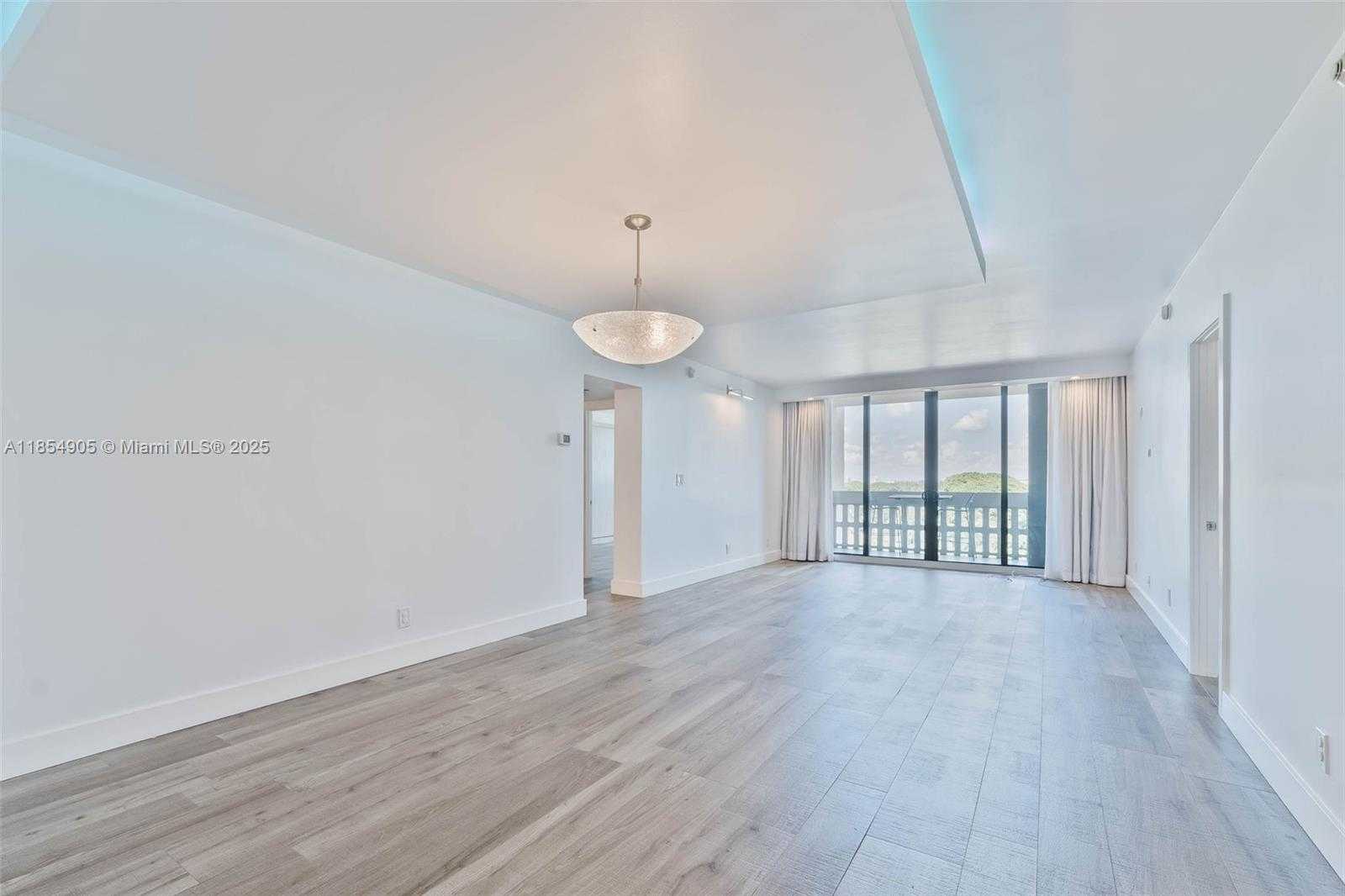 Small Image of 90 EDGEWATER DR #1015, Coral Gables Number 4