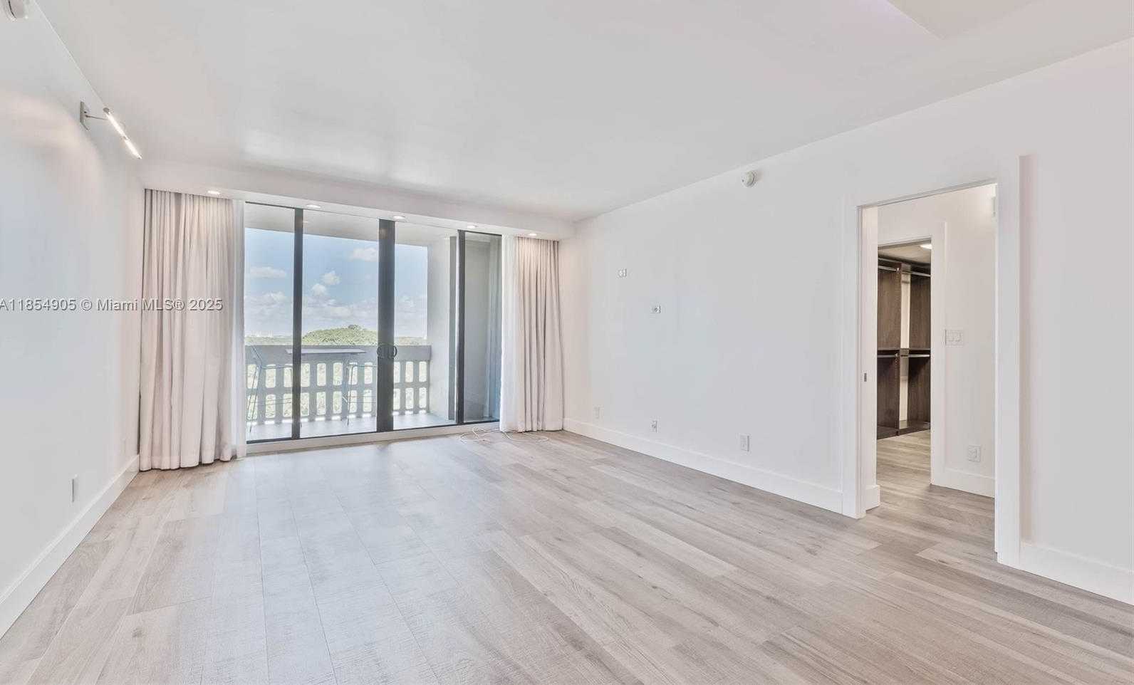 Small Image of 90 EDGEWATER DR #1015, Coral Gables Number 5