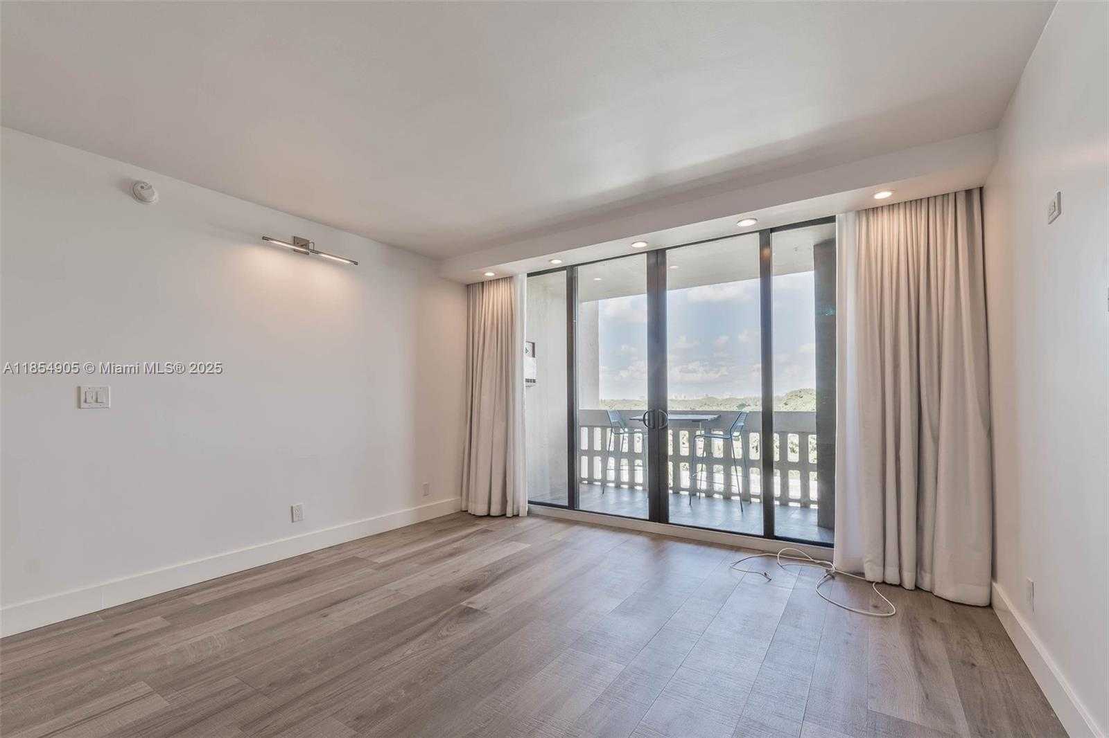 Small Image of 90 EDGEWATER DR #1015, Coral Gables Number 7