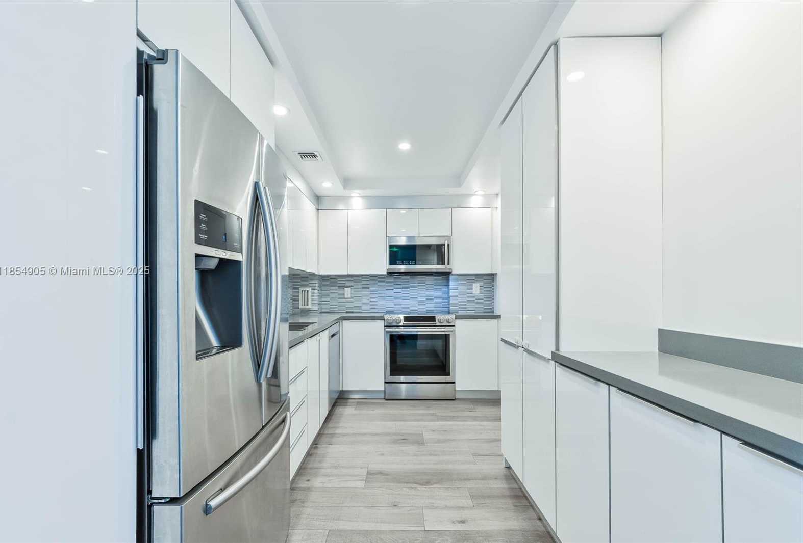 Small Image of 90 EDGEWATER DR #1015, Coral Gables Number 9