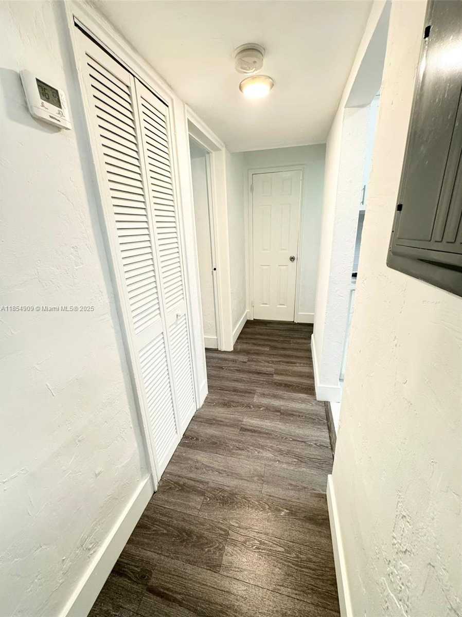 Small Image of 7435 BYRON AVE #07, Miami Beach Number 10