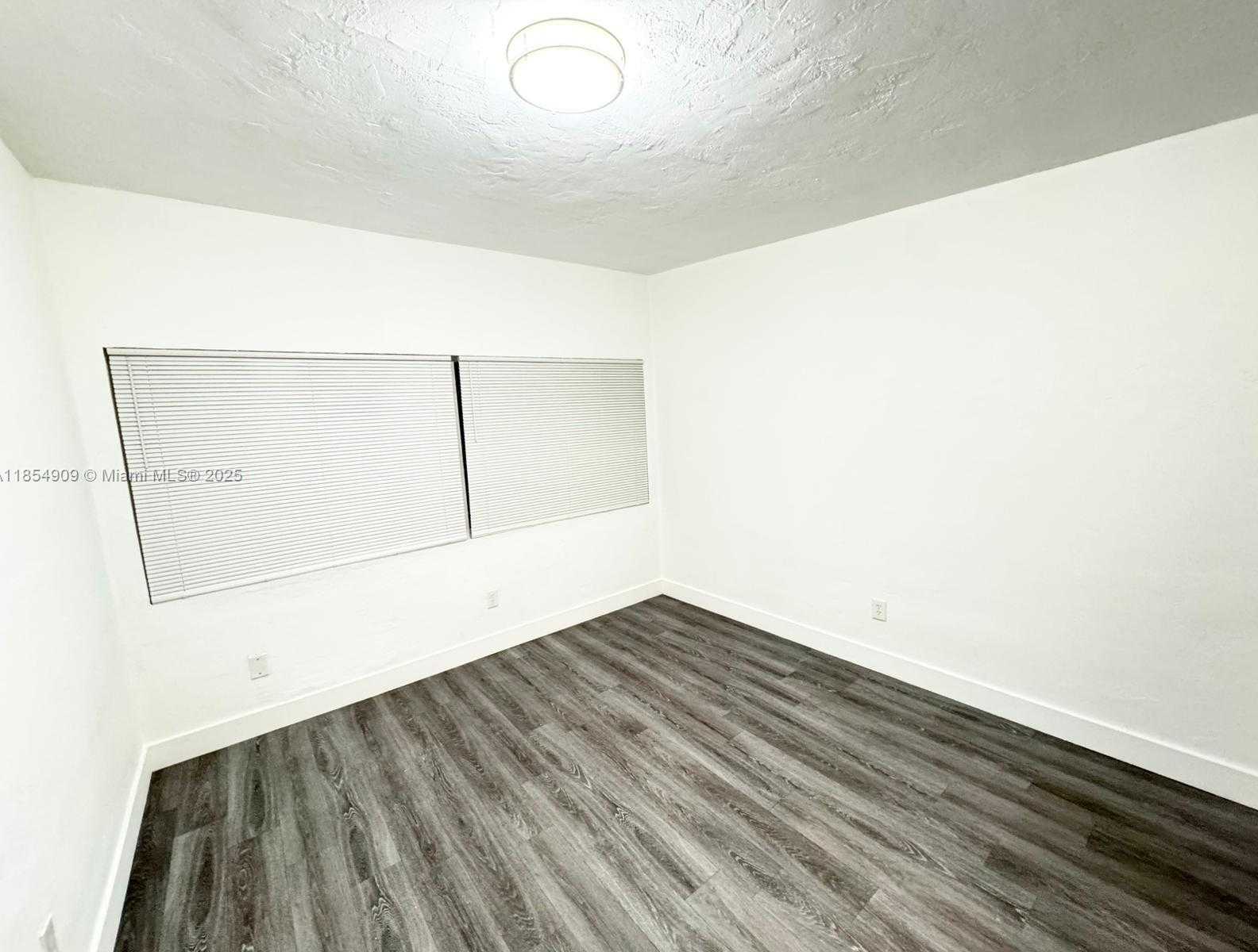 Small Image of 7435 BYRON AVE #07, Miami Beach Number 12