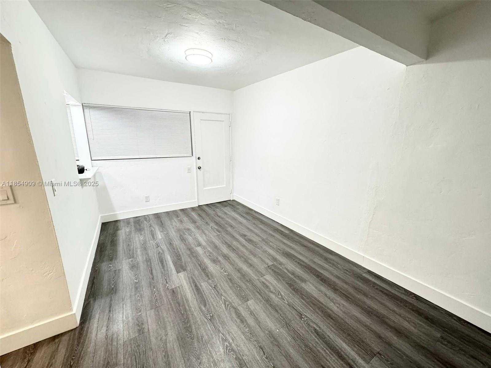 Small Image of 7435 BYRON AVE #07, Miami Beach Number 14