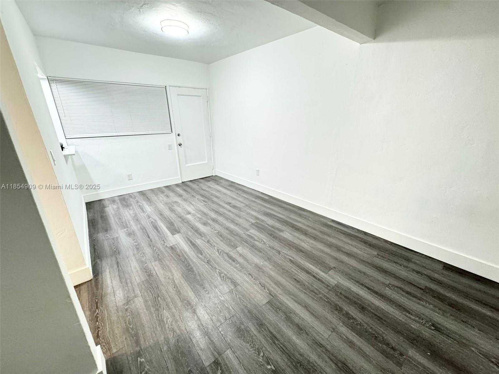 Small Image of 7435 BYRON AVE #07, Miami Beach Number 15