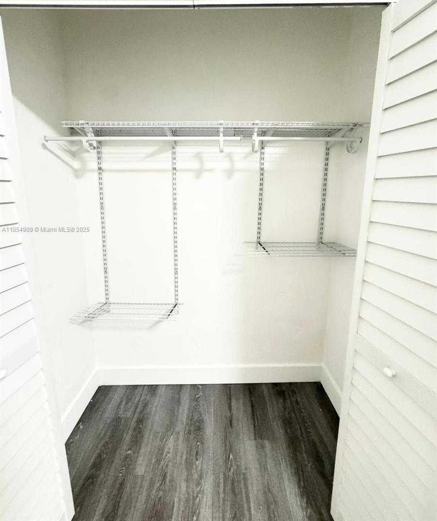Small Image of 7435 BYRON AVE #07, Miami Beach Number 16
