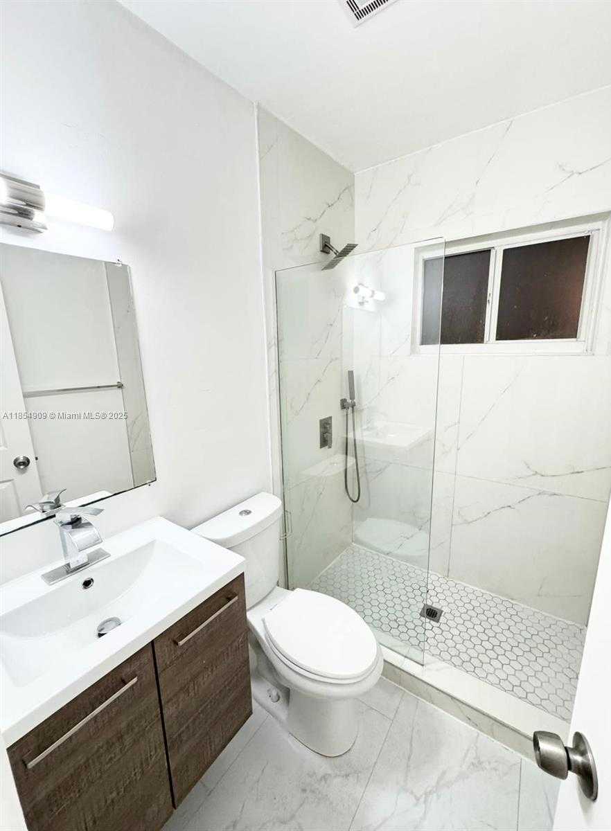 Small Image of 7435 BYRON AVE #07, Miami Beach Number 17