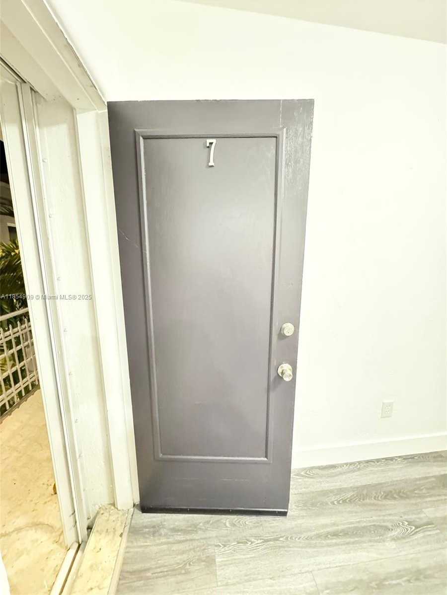 Small Image of 7435 BYRON AVE #07, Miami Beach Number 18