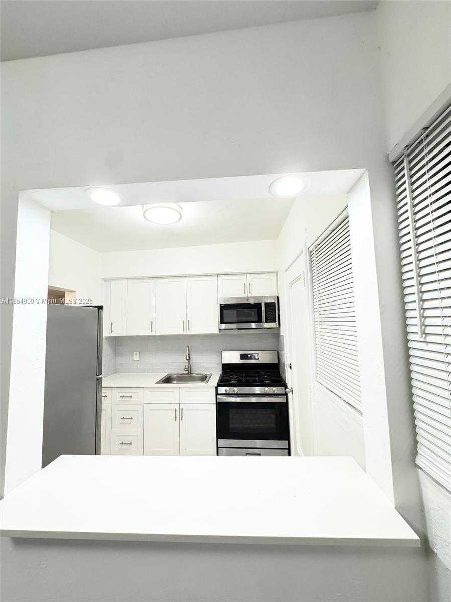 Small Image of 7435 BYRON AVE #07, Miami Beach Number 4
