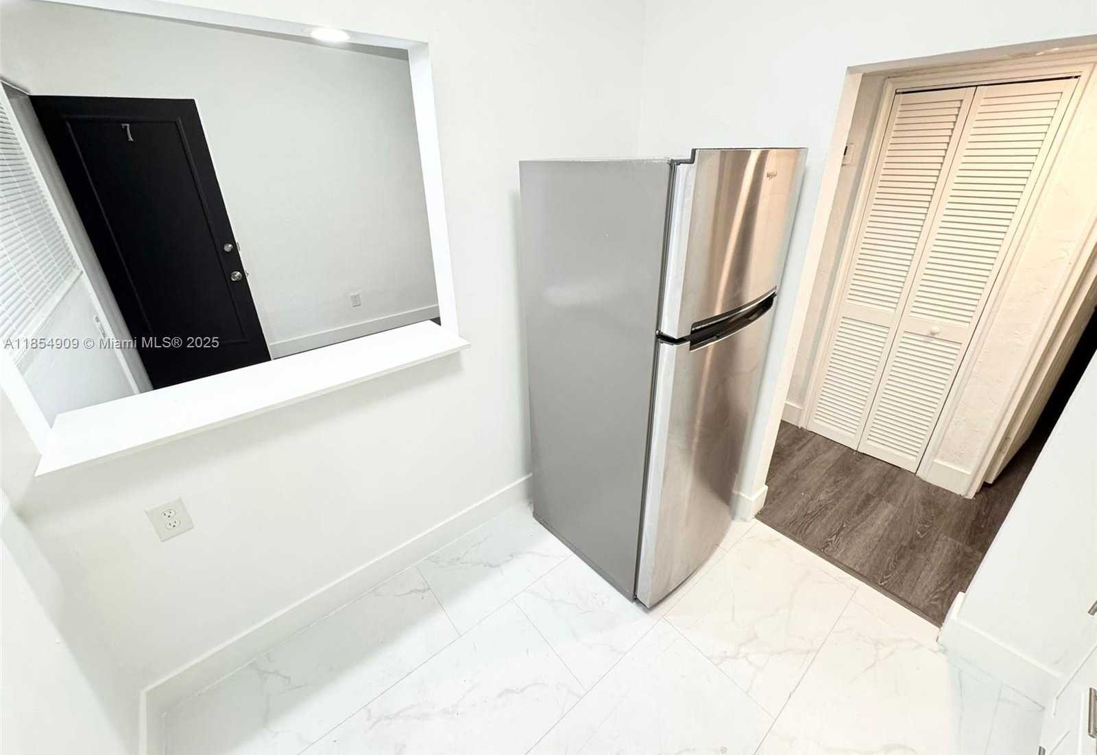 Small Image of 7435 BYRON AVE #07, Miami Beach Number 5